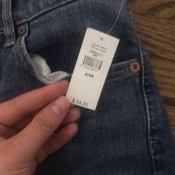 Gap High Rise 4” Jean Short NWT - Picture 3 of 5